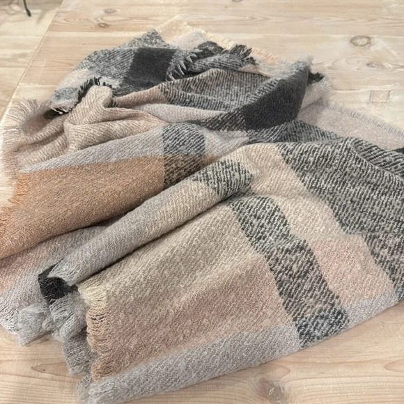 Scarf - Picture 2 of 7